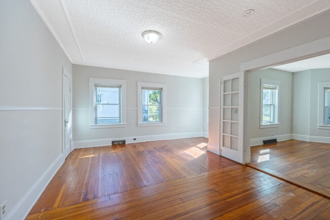 Building Photo - 182 Narragansett Blvd