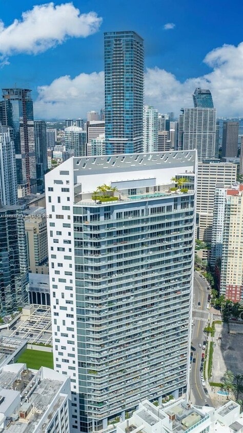 Primary Photo - 1300 Brickell Bay Dr