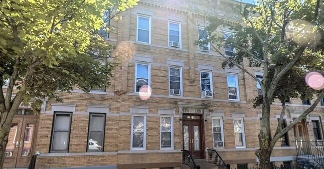 Building Photo - 71-21 65th Pl