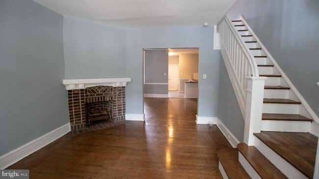 Building Photo - 5815 Larchwood Ave