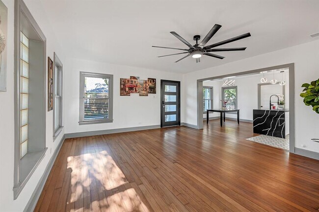 Foto del edificio - 6211 Culberson St