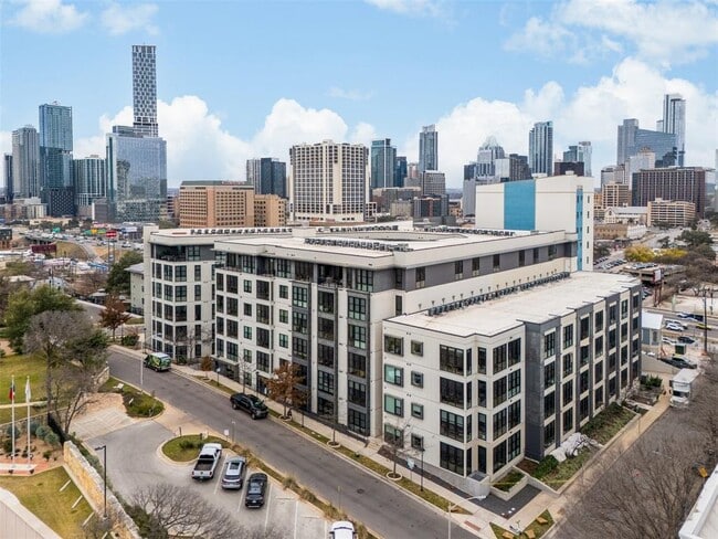 Building Photo - 800 Embassy Dr