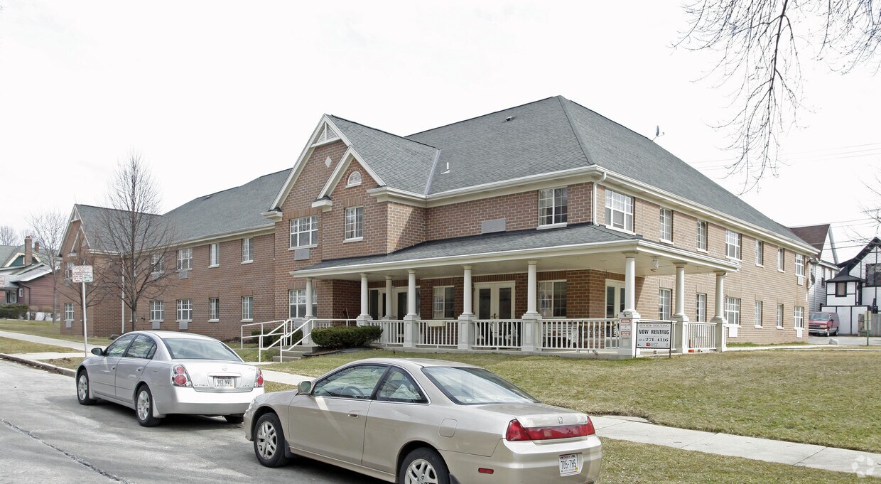 Foto principal - Maurice S. Surlow Senior Residence