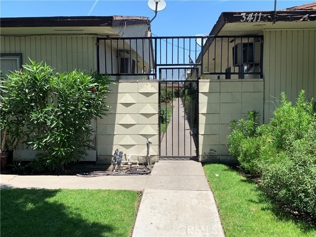 Foto del edificio - 3411 W Orange Ave