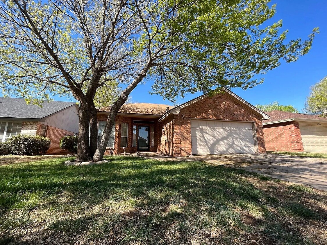 Foto principal - 3 bedroom 3 bathroom in Frenship ISD!