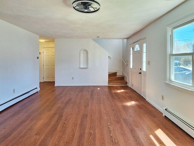 Building Photo - Beautifully remodeled townhouse with garage.