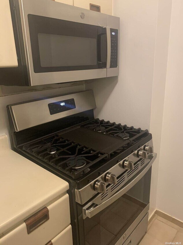 Foto principal - 311 E 38th St
