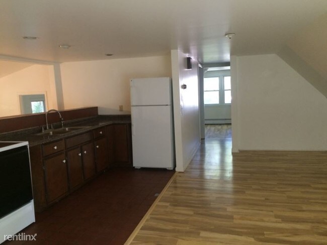 Building Photo - 2 br, 1 bath Apartment - 21 Norwood St.