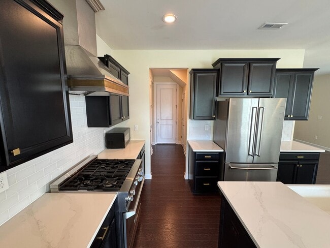 Foto del edificio - 5722 Lachlan Hill Ln