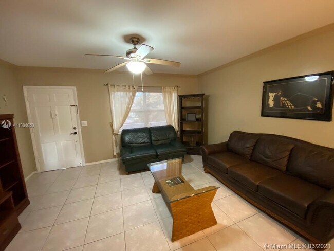 Building Photo - 467 Golden Isles Dr