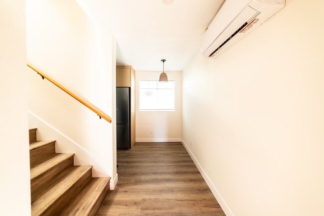 Building Photo - 1346  S Dunsmuir Ave -1/2
