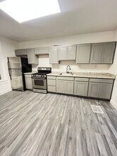 Building Photo - 699 N Kenwood Ave