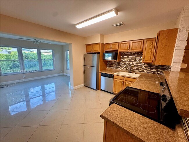 Foto del edificio - 4720 SW 25th Terrace