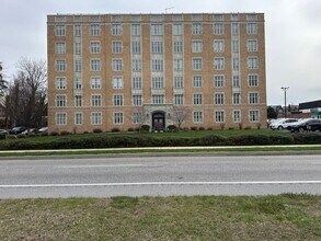 Building Photo - 1525 N Front St