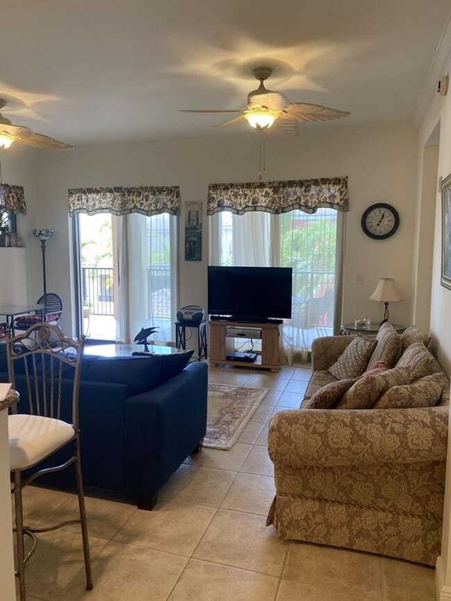 Building Photo - Esplanade