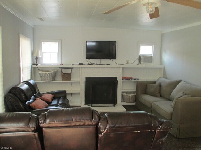 Building Photo - 56834 Hideaway Dr