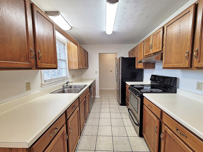 Building Photo - 330 Jones Ln