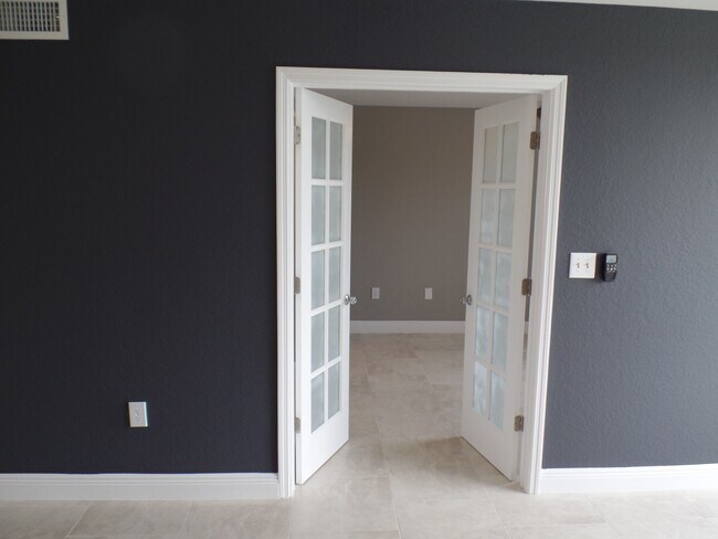 Foto del edificio - 2820 N Oakland Forest Dr