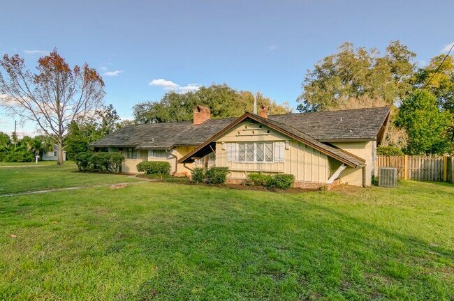 Foto del edificio - 5334 Lake Howell Rd