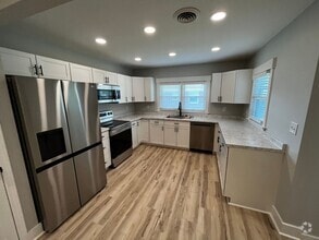 Building Photo - 504 N Kerr Ave