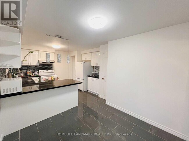 Building Photo - 84 Harrington Crescent