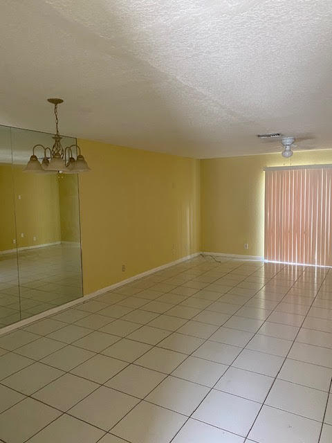 Building Photo - 973 Summit Lake Dr