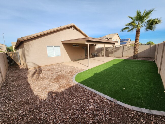 Building Photo - 11631 W Brown St