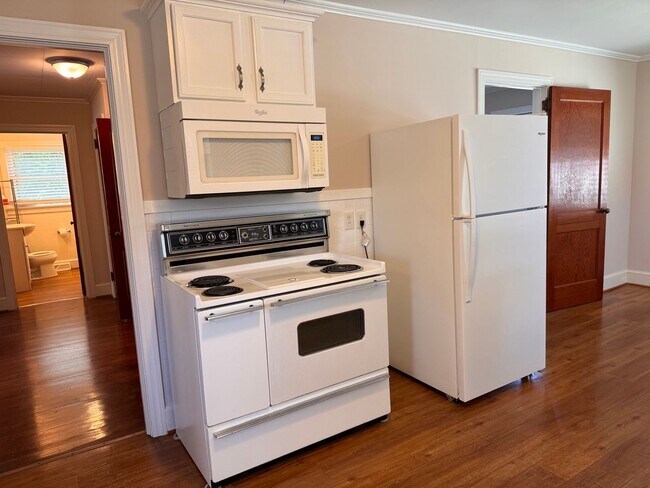 Foto del edificio - 2 BED, 1 BATH HOME LOCATED A FEW BLOCKS FROM DOWNTOWN ASHEBORO!