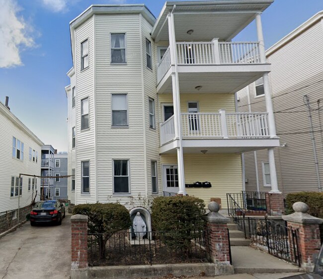 Building Photo - 14 Belknap St