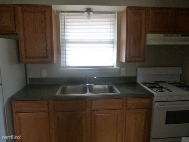 Foto del edificio - 2 br, 1 bath Apartment - 1009 W Corbin St