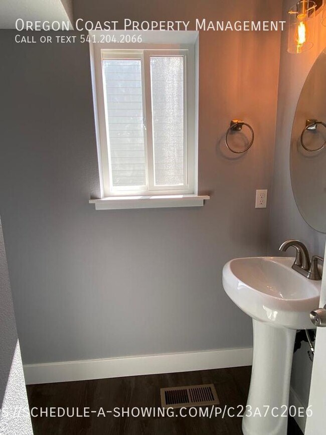 Foto del edificio - Newer Construction 3bed/ 2.5bath Home