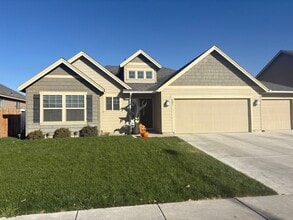 Building Photo - 207 J St NE Building Photo - 207 J St NE