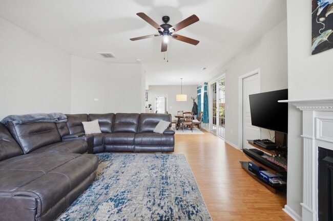 Building Photo - 5325 Brinsley Ln