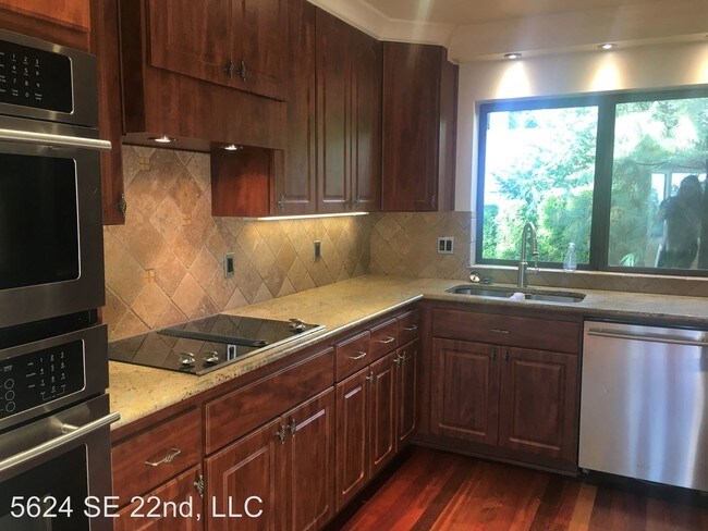 Foto del edificio - 6520 SW Canyon Ct