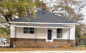 Building Photo - 597 N Forest St