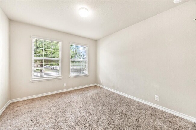 Foto del edificio - Large, 4 bedroom single story in a beautiful community full of amenities for you to enjoy!