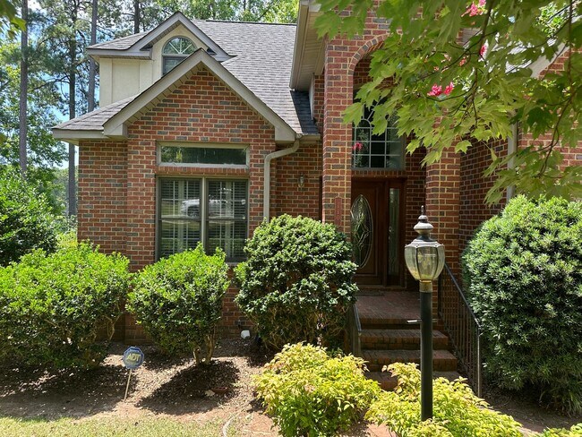Building Photo - Gated Community!  3 Bedroom 2 1/2 Bath Bri...