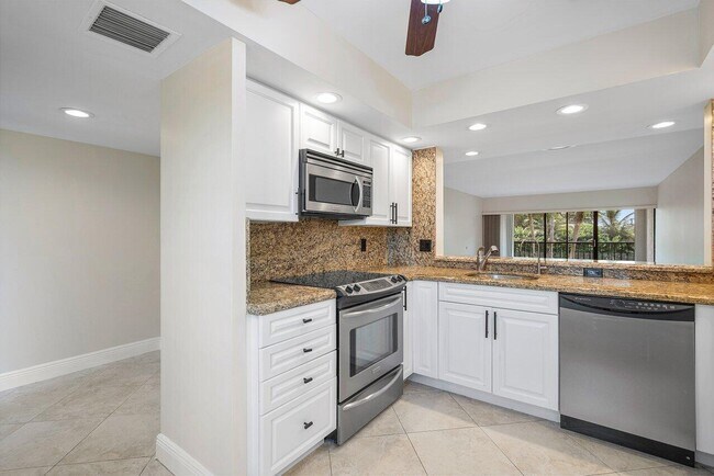 Building Photo - 6662 Boca Del Mar Dr