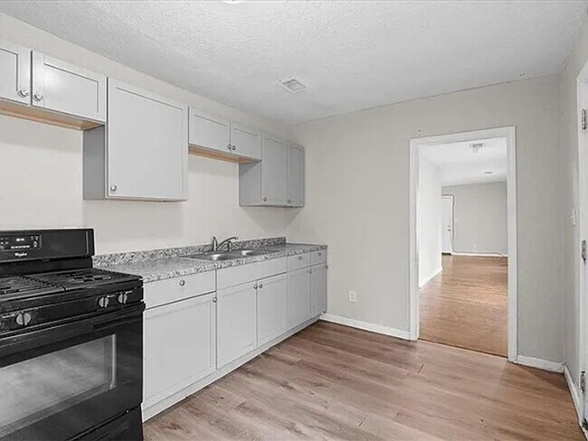 Foto del edificio - 1646 Bennington Ave