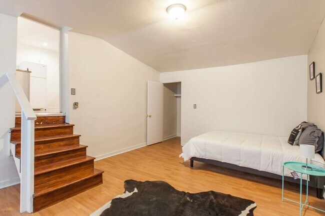 Foto del edificio - Beautiful and spacious 2 bedroom Apartment with Deck in Society Hill, right on South Street