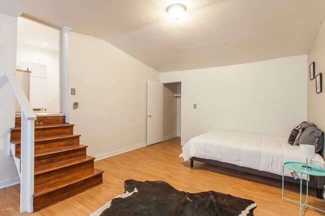 Building Photo - Beautiful and spacious 2 bedroom Apartment with Deck in Society Hill, right on South Street