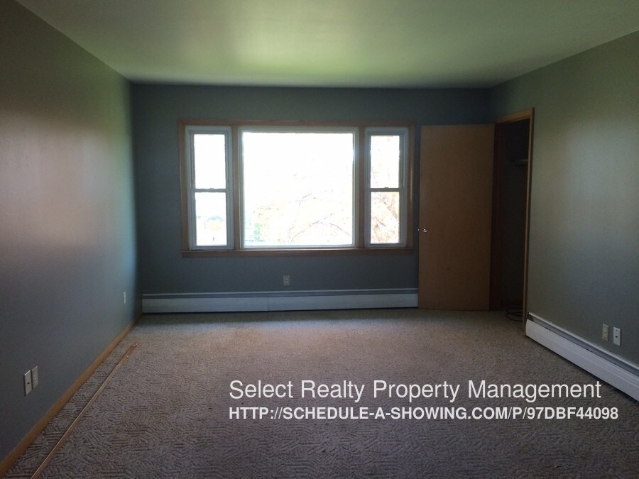 1008 W Bluff St Unit B, Marquette, MI 49855 Apartment for Rent in