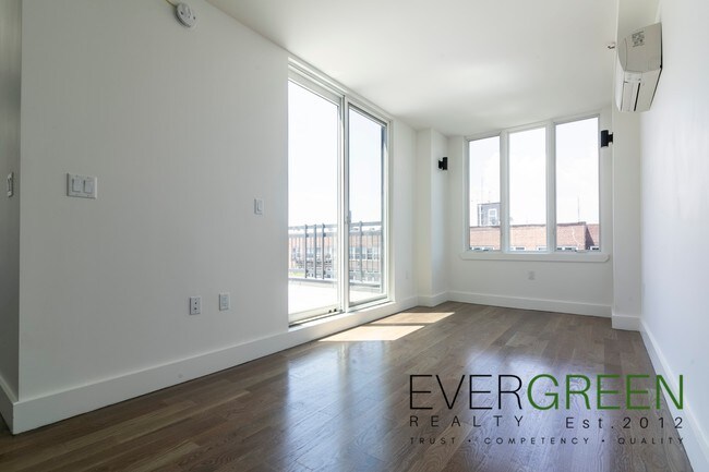 Building Photo - 323 E 19th St