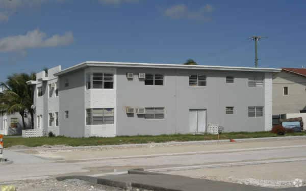 Building Photo - 16951 NE 18th Ave