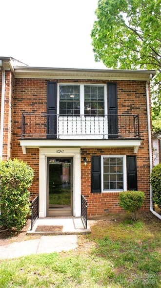 Foto del edificio - 10911 Park Rd