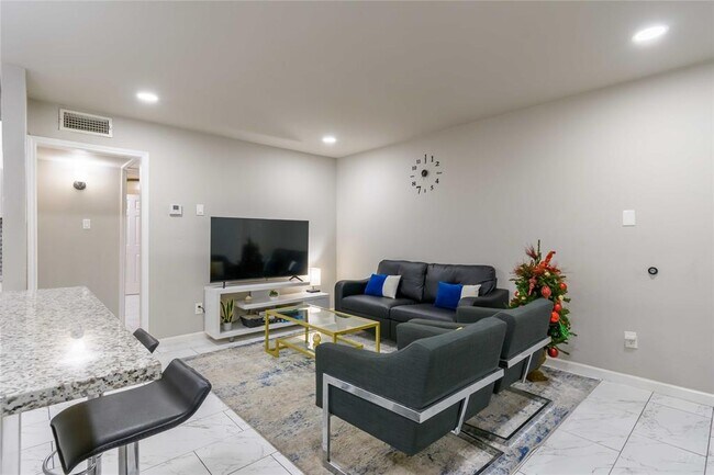 Building Photo - 8110 Albacore Dr