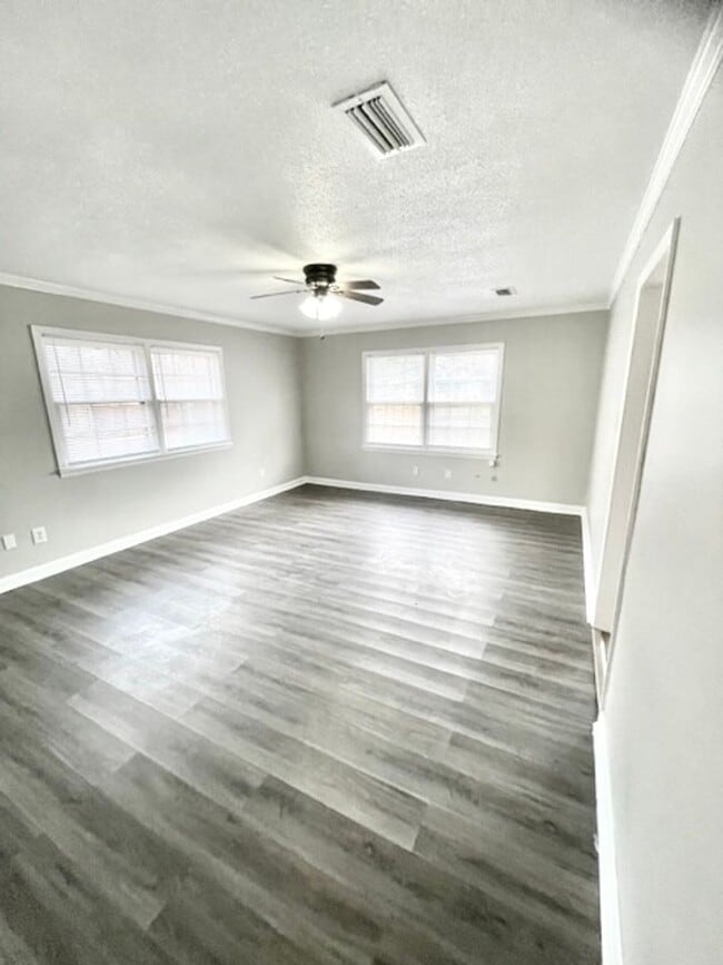 Building Photo - 904 Freeman! Coming Soon!