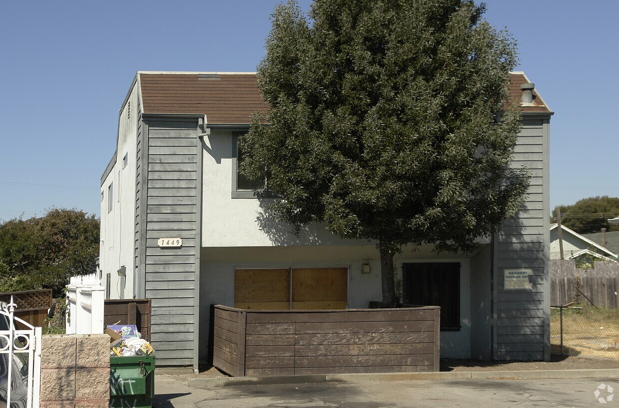 Foto principal - 1449 73rd Ave