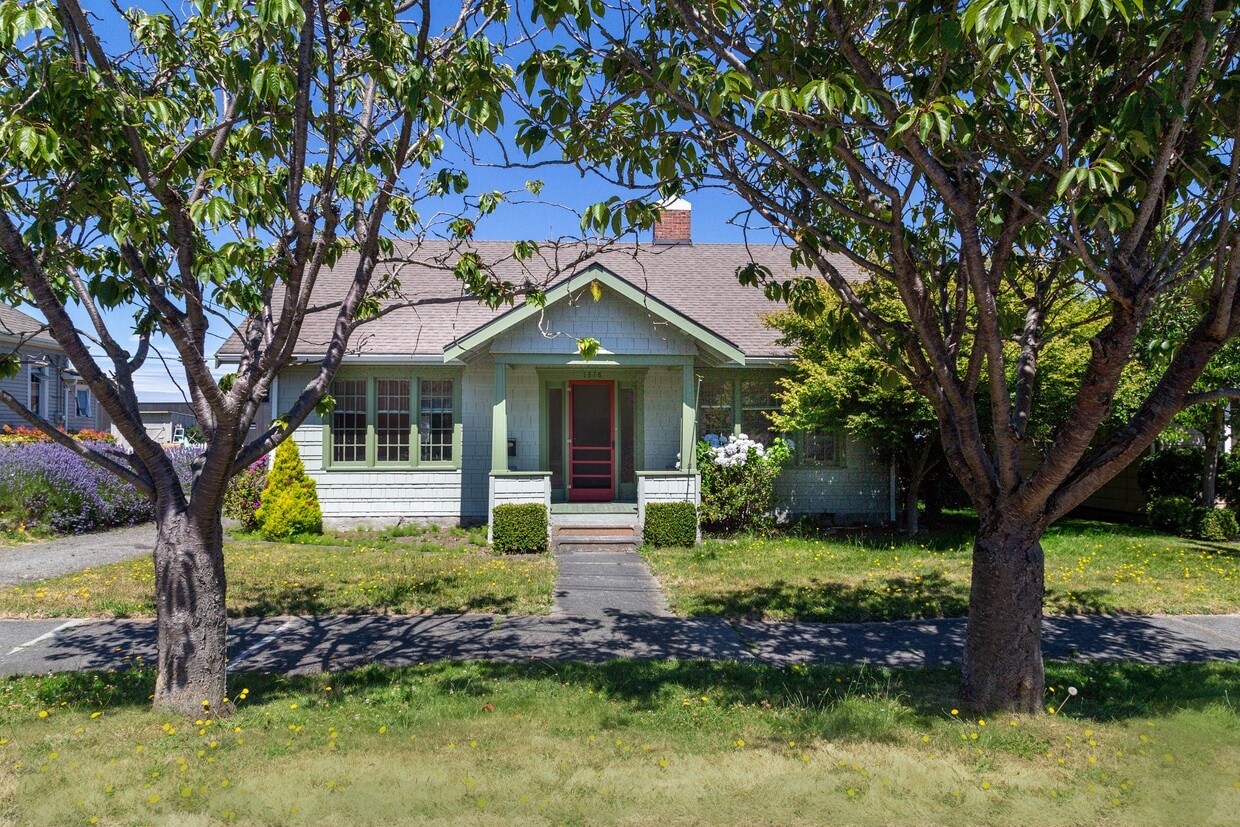 1318 7th St, Anacortes, WA 98221 House Rental in Anacortes, WA