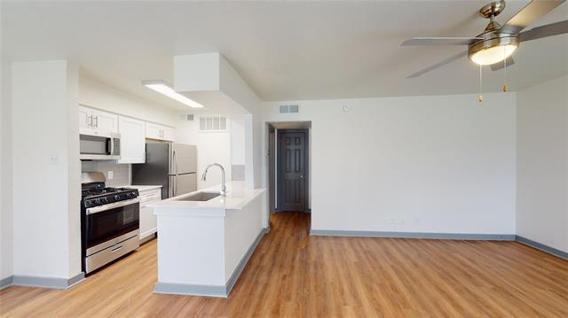 Foto del edificio - 205 E Davis St